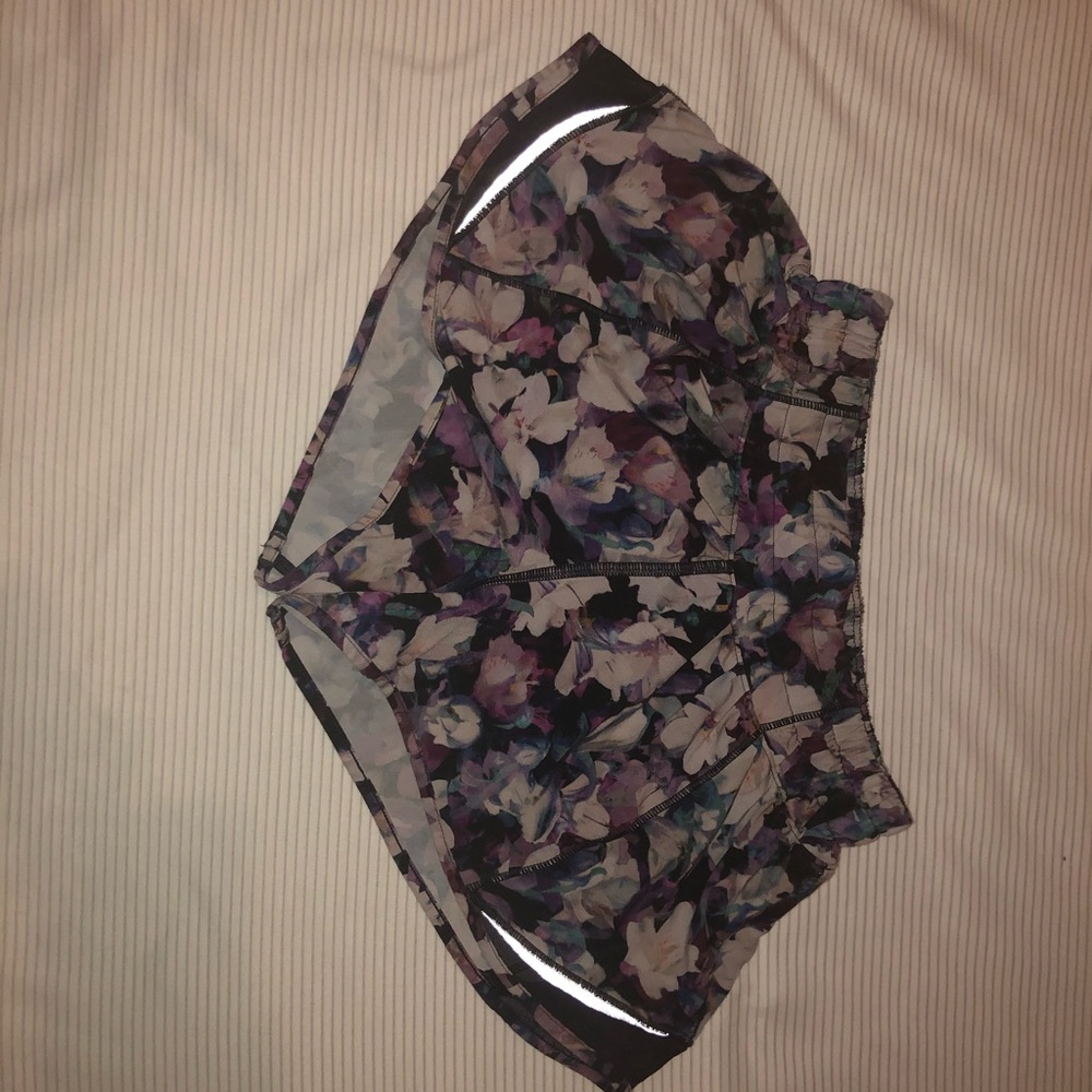 Lululemon floral Hotty Hot short